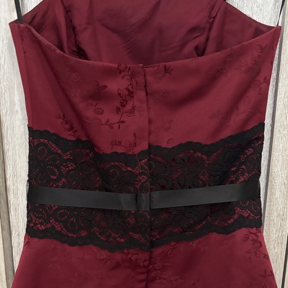 Burgundy Lace Strapless Dress - Picture 7 of 9